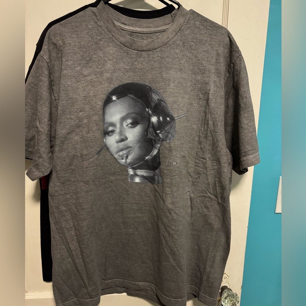 Beyoncé renaissance TOUR Robot Unique T-Shirt Large BRAND NEW